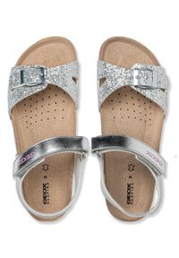 Geox - sandały dziecięce srebrne geox j adriel girl. Kolor: srebrny. Materiał: materiał #2