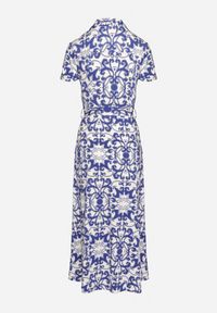 Born2be - Biało-Granatowa Sukienka Midi Koszulowa z Paskiem w Talii w Ornamentalny Print Fiamea. Kolor: biały. Materiał: materiał. Wzór: nadruk. Typ sukienki: koszulowe. Długość: midi #2