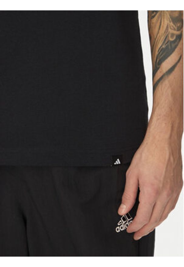 Adidas - adidas T-Shirt Lounge Slide Graphic JJ4003 Czarny Regular Fit. Kolor: czarny. Materiał: bawełna