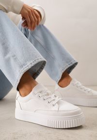 Born2be - Białe Sneakersy na Grubej Podeszwie z Tłoczeniem Larviona. Okazja: na co dzień. Kolor: biały. Materiał: jeans #3
