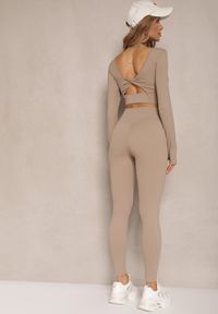 Renee - Beżowy Komplet Sportowy Legginsy High Waist i Longsleeve z Ozdobnym Tyłem Dasalle. Kolor: beżowy. Materiał: jeans #3