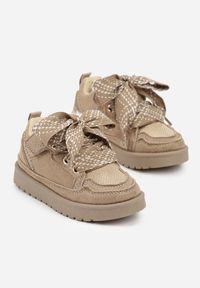 Born2be - Ciemnobeżowe Śniegowce Sneakersy z Ozdobnym Sznurowaniem Ocieplane Futerkiem Nalinia. Okazja: na uczelnię, na co dzień. Zapięcie: rzepy. Kolor: beżowy. Materiał: futro. Styl: casual, elegancki