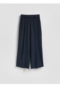 Reserved - Spodnie z kantem - granatowy. Kolor: niebieski. Materiał: wiskoza, tkanina #1