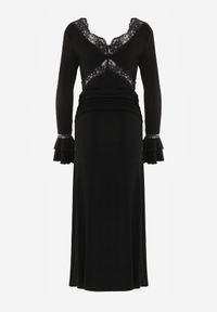 Born2be - Czarna Koktajlowa Sukienka z Wiskozy Zdobiona Falbanami Koronką i Wiązaniem Felycia. Okazja: na ślub cywilny, na wesele, na komunię. Kolor: czarny. Materiał: wiskoza, koronka. Wzór: aplikacja, koronka. Styl: wizytowy #8