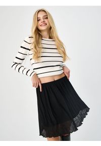 Sinsay - Spódnica mini ze strukturalnej dzianiny - czarny. Kolor: czarny. Materiał: dzianina