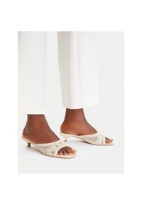 Klapki Nine West. Kolor: beżowy #1
