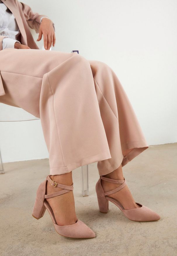 Born2be - Różowe Czółenka Vices na Obcasie z Wkładką ze Skóry Naturalnej z Paskami Leanara. Okazja: na wesele, na co dzień, na ślub cywilny. Zapięcie: pasek. Kolor: różowy. Materiał: skóra. Wzór: paski. Obcas: na obcasie. Styl: wizytowy, casual, elegancki. Wysokość obcasa: średni