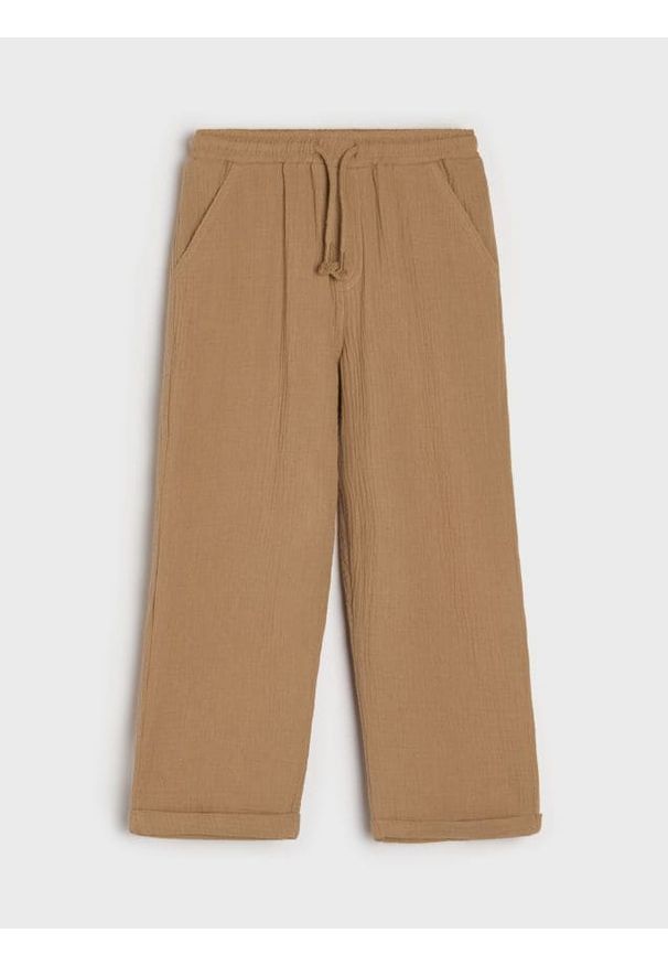 Sinsay - Jeansy straight leg - brązowy. Kolor: brązowy