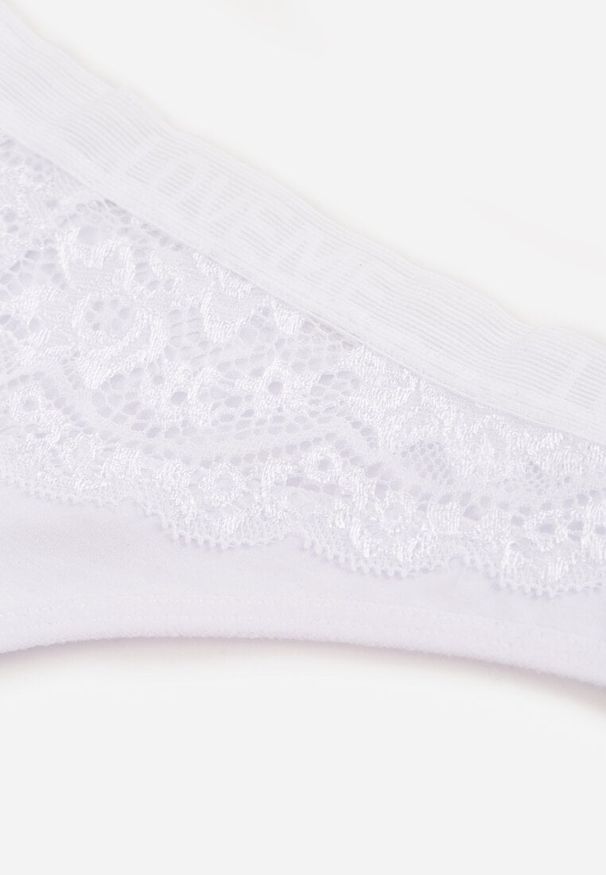 Renee - Białe Majtki Typu Stringi z Bawełną i Koronką Zeliche. Kolor: biały. Materiał: bawełna, koronka. Wzór: koronka