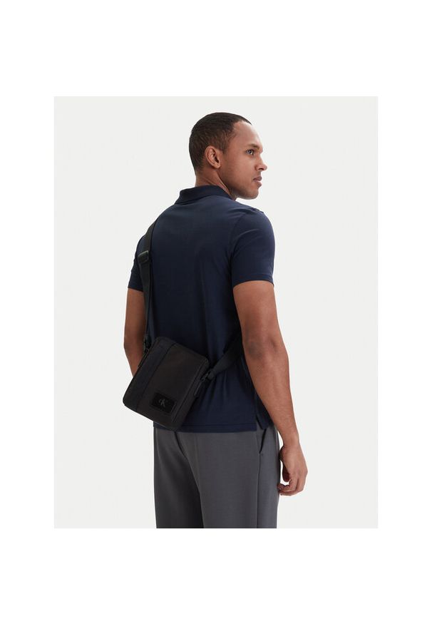 Saszetka Calvin Klein. Kolor: czarny