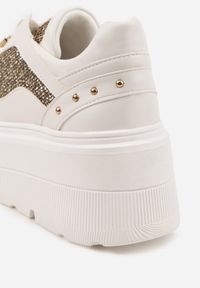 Renee - Białe Sneakersy VICES na Koturnie z Brokatowymi Wstawkami Morinatea. Okazja: na co dzień. Kolor: biały. Materiał: jeans. Wzór: aplikacja. Sezon: lato. Obcas: na koturnie #6