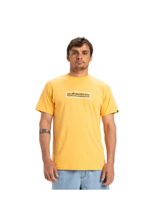 Quiksilver - Koszulka z krótkim rękawem dla Mężczyzn EV SUN DAGGER Pomarańczowy. Kolor: pomarańczowy, wielokolorowy, żółty. Materiał: jersey, bawełna. Długość rękawa: krótki rękaw. Długość: krótkie. Wzór: nadruk