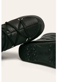 Moon Boot - Śniegowce High Nylon WP. Nosek buta: okrągły. Kolor: czarny. Materiał: nylon. Szerokość cholewki: normalna. Obcas: na obcasie. Wysokość obcasa: średni #4