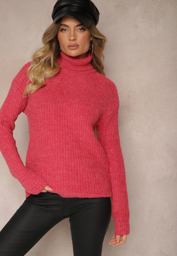 Renee - Fuksjowy Casualowy Golf Ertinna. Okazja: na co dzień. Typ kołnierza: golf. Kolor: różowy. Wzór: aplikacja. Styl: casual