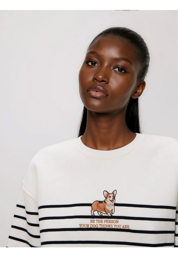 Reserved - Bluza w paski z haftem - wielobarwny. Materiał: dzianina, bawełna. Wzór: haft, paski