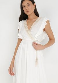 Born2be - Biała Sukienka Lasthusa. Kolor: biały. Materiał: koronka. Długość rękawa: bez rękawów. Sezon: lato. Typ sukienki: kopertowe. Styl: boho, wakacyjny. Długość: mini #6