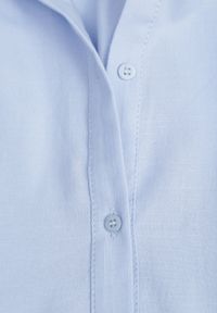 Born2be - Niebieska Koszulowa Sukienka z Bawełną i Wiskozą Ozdobiona Paskiem Viviedah. Okazja: na co dzień. Kolor: niebieski. Materiał: wiskoza, bawełna. Wzór: aplikacja. Typ sukienki: koszulowe. Styl: casual #8