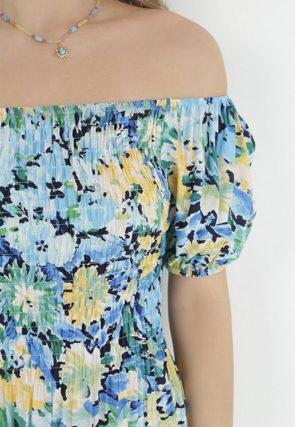 Born2be - Niebieska Sukienka z Hiszpańskim Dekoltem z Wiskozy w Kwiaty Beliitra. Typ kołnierza: dekolt hiszpanka. Kolor: niebieski. Materiał: wiskoza. Wzór: kwiaty