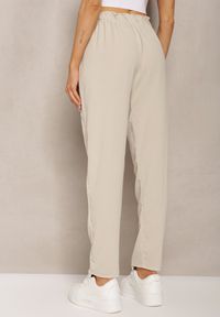 Renee - Jasnobeżowe Spodnie z Regularną Talią z Gumką i Sznurkiem w Pasie Cerinda. Okazja: na co dzień. Kolor: beżowy. Materiał: materiał, satyna. Styl: casual #4