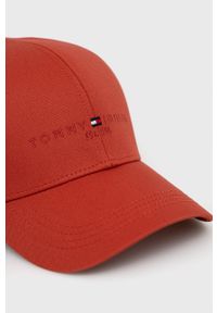 TOMMY HILFIGER - Tommy Hilfiger czapka bawełniana kolor czerwony gładka. Kolor: czerwony. Materiał: bawełna. Wzór: gładki #3