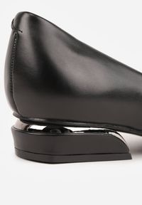 Renee - Czarne Czółenka Vices ze Skórzaną Wkładką na Niskim Obcasie ze Zdobieniem Dakene. Nosek buta: szpiczasty. Kolor: czarny. Materiał: skóra. Wzór: aplikacja. Obcas: na obcasie. Styl: elegancki. Wysokość obcasa: niski #2