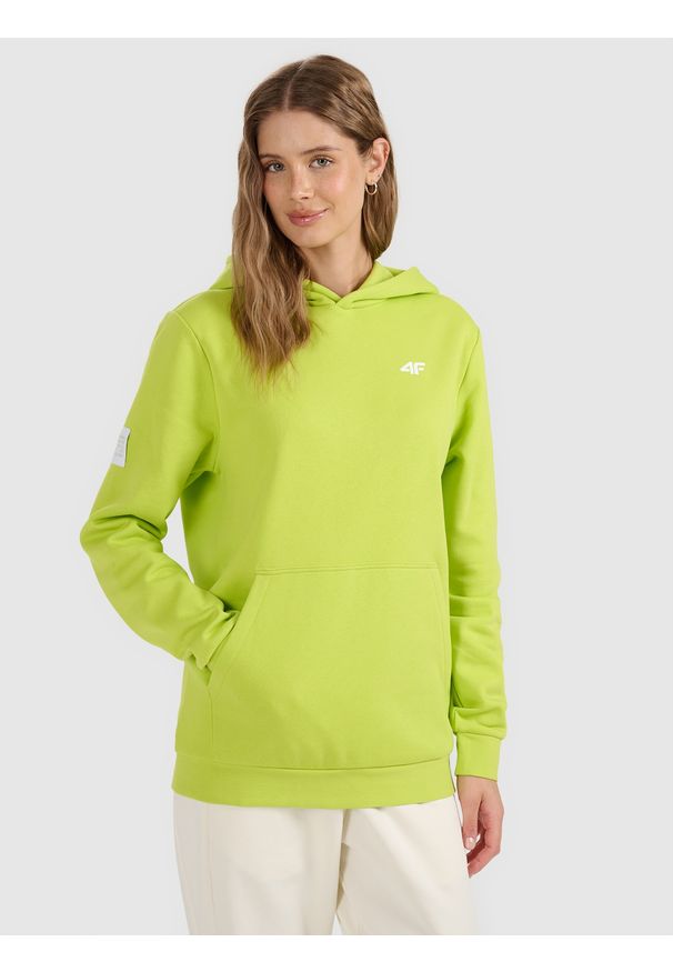 4f - 4F Bluza dresowa nierozpinana z kapturem uniseks Fundacja 4FPomaga - zielona M. Okazja: na co dzień. Typ kołnierza: kaptur. Kolor: zielony. Materiał: dresówka. Wzór: nadruk. Styl: młodzieżowy, klasyczny, casual, sportowy