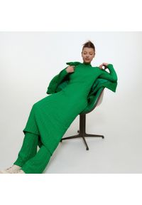 Reserved - Sukienka ze strukturalnej dzianiny - Zielony. Kolor: zielony. Materiał: dzianina #1
