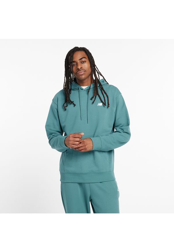 Bluza męska New Balance MT41508NUS – niebieska. Kolor: niebieski. Materiał: dresówka, bawełna, tkanina, poliester. Wzór: aplikacja