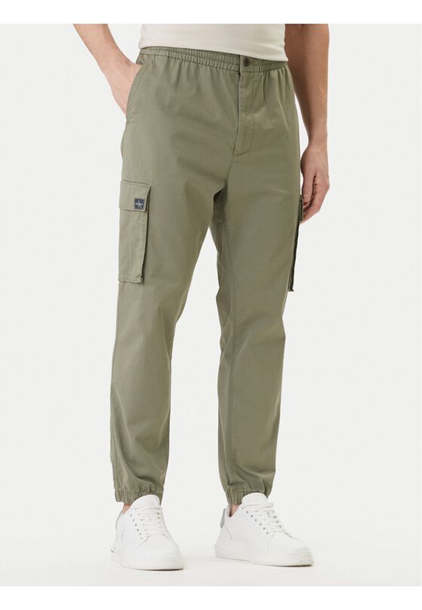 Calvin Klein Jeans Joggery Comfort LV04RD608G Beżowy Skinny Fit. Kolor: beżowy. Materiał: bawełna