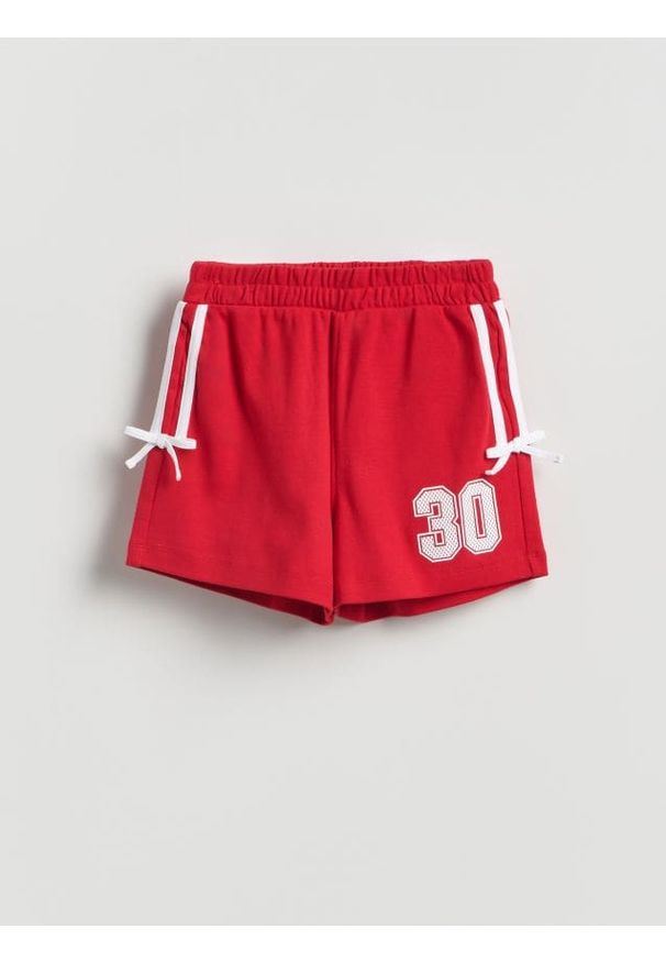 Reserved - Szorty z nadrukiem - czerwony. Kolor: czerwony. Materiał: bawełna. Wzór: nadruk