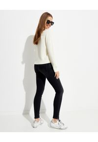 Kenzo - KENZO - Wełniany sweter z logo. Kolor: beżowy. Materiał: wełna. Długość rękawa: długi rękaw. Długość: długie. Wzór: aplikacja, kolorowy. Sezon: wiosna. Styl: klasyczny #5
