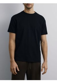 Reserved - Bawełniany t-shirt boxy - czarny. Kolor: czarny. Materiał: bawełna #1