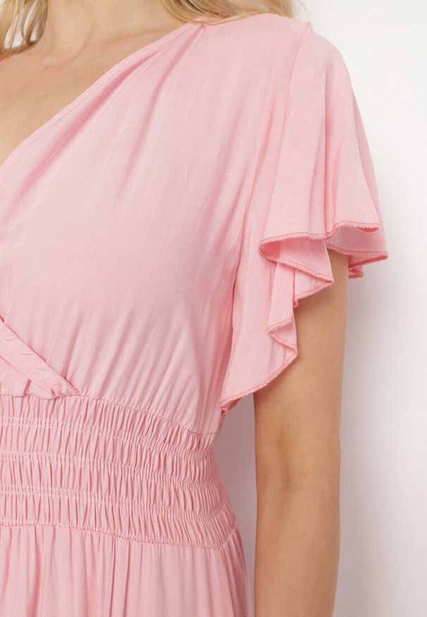 Born2be - Różowa Wiskozowa Kopertowa Sukienka o Rozkloszowanym Kroju Nellrive. Okazja: na co dzień. Typ kołnierza: dekolt w serek. Kolor: różowy. Materiał: wiskoza. Długość rękawa: krótki rękaw. Typ sukienki: kopertowe. Styl: casual, elegancki
