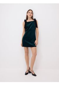 Reserved - Welurowa sukienka mini - ciemnozielony. Kolor: zielony. Materiał: welur. Typ sukienki: proste. Długość: mini