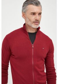 TOMMY HILFIGER - Tommy Hilfiger sweter męski kolor czerwony. Okazja: na co dzień. Kolor: czerwony. Styl: casual #1