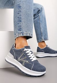 Renee - Granatowe Sneakersy na Piankowej Platformie Ozdobione Cyrkoniami z Boku Epirvala. Okazja: na co dzień. Zapięcie: sznurówki. Kolor: niebieski. Materiał: jeans. Wzór: aplikacja. Obcas: na platformie #1