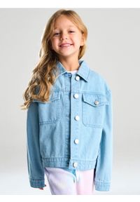 Sinsay - Jeansowa kurtka katana z nadrukiem na plecach Minnie Mouse - niebieski. Kolor: niebieski. Materiał: jeans. Wzór: nadruk, motyw z bajki #1