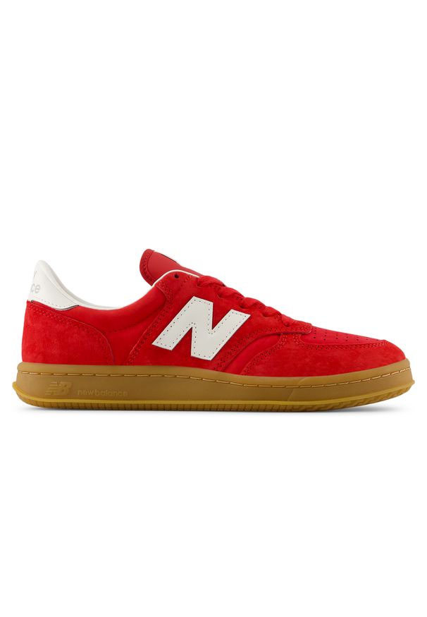 Buty unisex New Balance CT500FB – czerwone. Kolor: czerwony. Materiał: nubuk, guma, zamsz. Szerokość cholewki: normalna. Sport: tenis