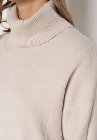 Born2be - Beżowy Golf w Klasycznym Stylu Linagela. Typ kołnierza: golf. Kolor: beżowy. Materiał: jeans. Styl: klasyczny #3