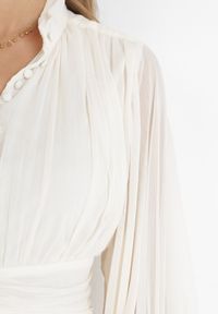 Born2be - Beżowa Taliowana Sukienka Mini z Rękawami 3/4 i Falbanką Serafilla. Kolor: beżowy. Materiał: tkanina. Sezon: wiosna, lato. Długość: mini #4