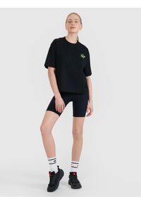 4f - 4F T-shirt regular z nadrukiem damski - czarny L. Okazja: na co dzień. Kolor: czarny. Materiał: jersey, bawełna. Długość rękawa: krótki rękaw. Długość: krótkie. Wzór: nadruk. Styl: sportowy, klasyczny, casual #2