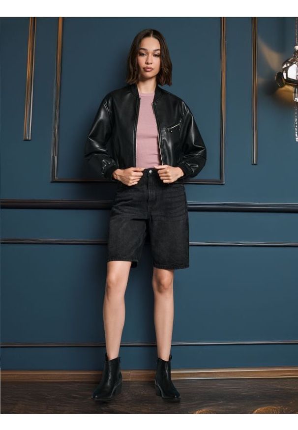 Sinsay - Szorty jeansowe - czarny. Stan: podwyższony. Kolor: czarny. Materiał: jeans