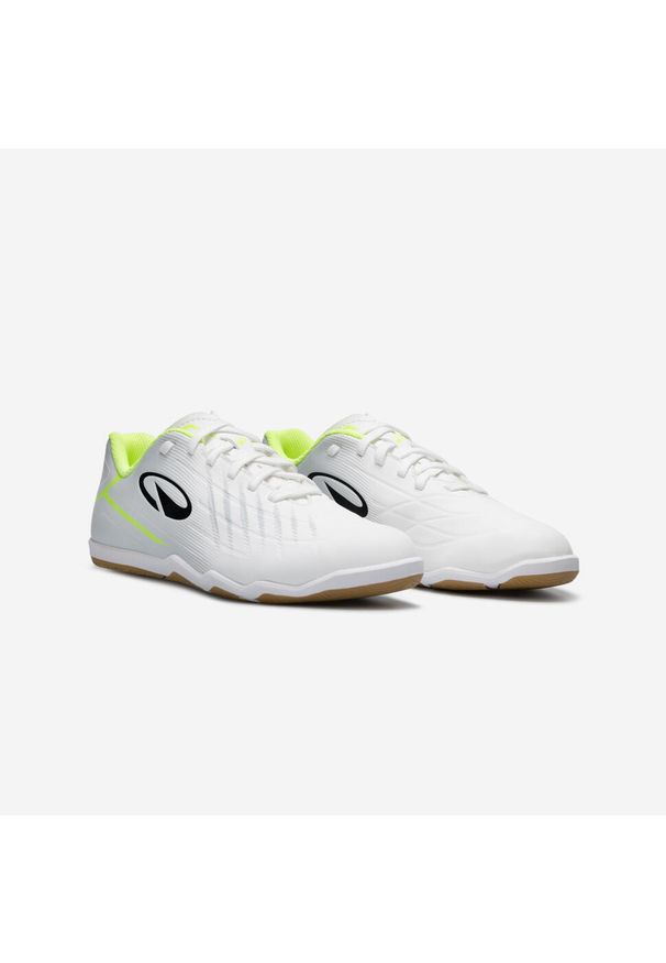 KIPSTA - Buty do piłki nożnej halowej dla dzieci Kipsta Sala Club sznurowane. Kolor: szary, biały, wielokolorowy. Materiał: syntetyk, poliester, kauczuk. Wzór: gładki. Sport: piłka nożna