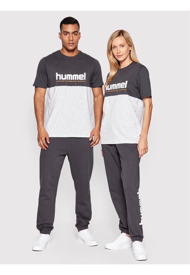 Hummel T-Shirt Unisex Legacy Manfred 213716 Szary Regular Fit. Kolor: szary. Materiał: bawełna