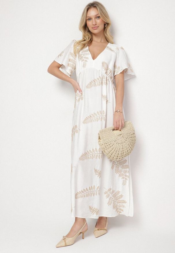 Born2be - Biała Wiskozowa Sukienka z Metalicznymi Haftami Helvesia. Okazja: na co dzień. Typ kołnierza: dekolt w kształcie V. Kolor: biały. Materiał: wiskoza. Wzór: haft. Styl: casual, elegancki