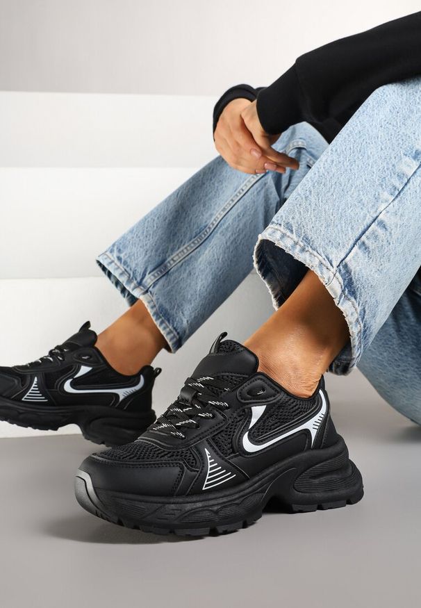 Born2be - Czarne Sneakersy na Grubej Podeszwie z Siateczką Olirase. Okazja: na co dzień. Nosek buta: okrągły. Kolor: czarny. Materiał: jeans. Wzór: aplikacja. Obcas: na obcasie. Wysokość obcasa: średni