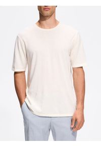 Reserved - T-shirt regular fit z lyocellem - beżowy. Kolor: beżowy. Materiał: bawełna