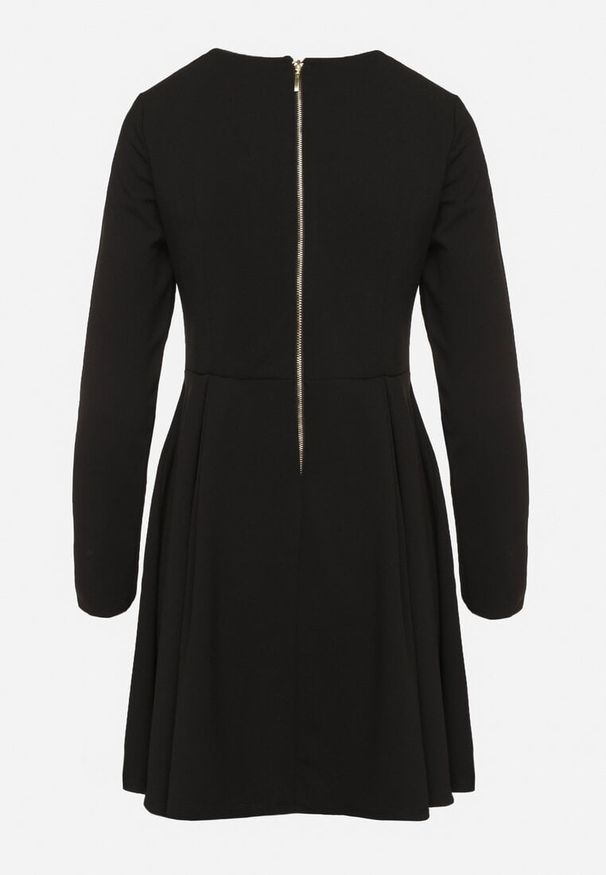 Born2be - Czarna Elegancka Sukienka o Rozkloszowanym Kroju Temitonia. Kolor: czarny. Długość rękawa: długi rękaw. Styl: elegancki