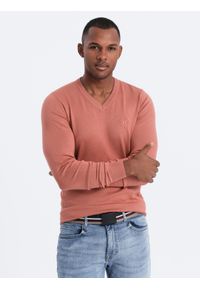 Ombre Clothing - Sweter męski z haftem - różowy V18 - Rozmiar: XXL. Kolor: różowy. Materiał: nylon, wiskoza, materiał, dzianina. Wzór: haft. Styl: klasyczny, elegancki #3