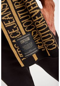 Versace Jeans Couture - SZALIK VERSACE JEANS COUTURE. Materiał: tkanina, wełna. Wzór: napisy, aplikacja